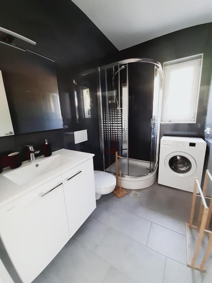 Green Bee Apartment Лешче Экстерьер фото