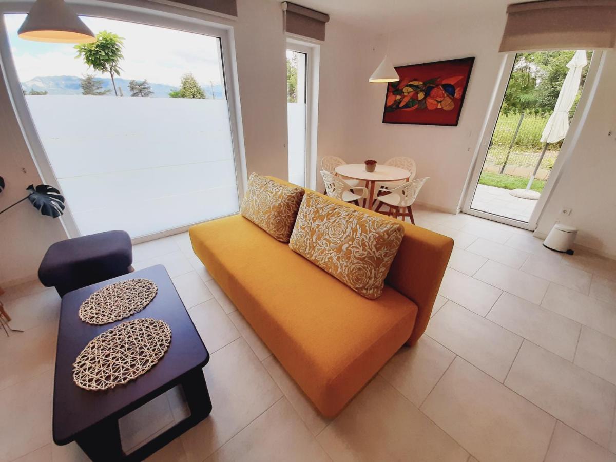 Green Bee Apartment Лешче Экстерьер фото