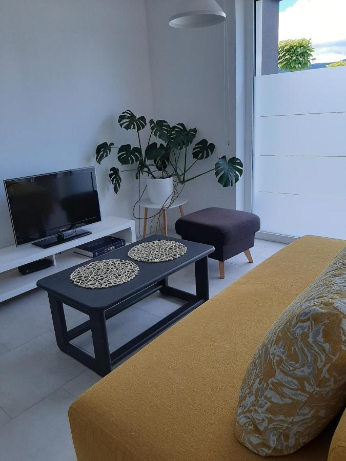 Green Bee Apartment Лешче Экстерьер фото