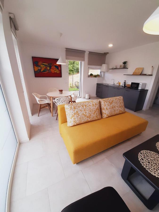 Green Bee Apartment Лешче Экстерьер фото