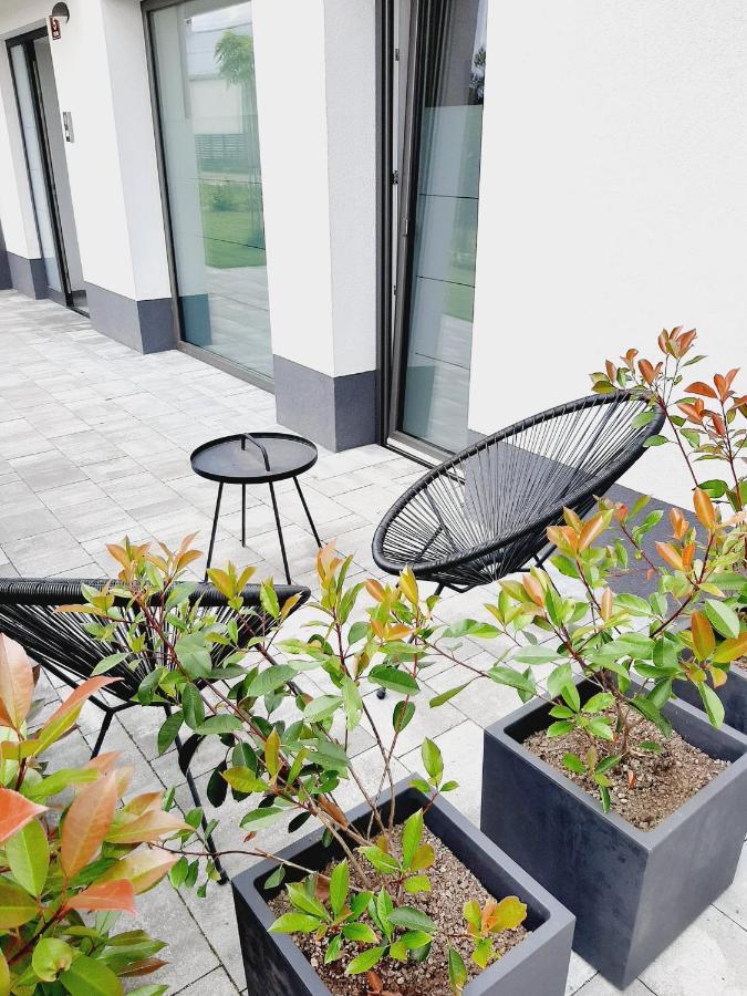 Green Bee Apartment Лешче Экстерьер фото